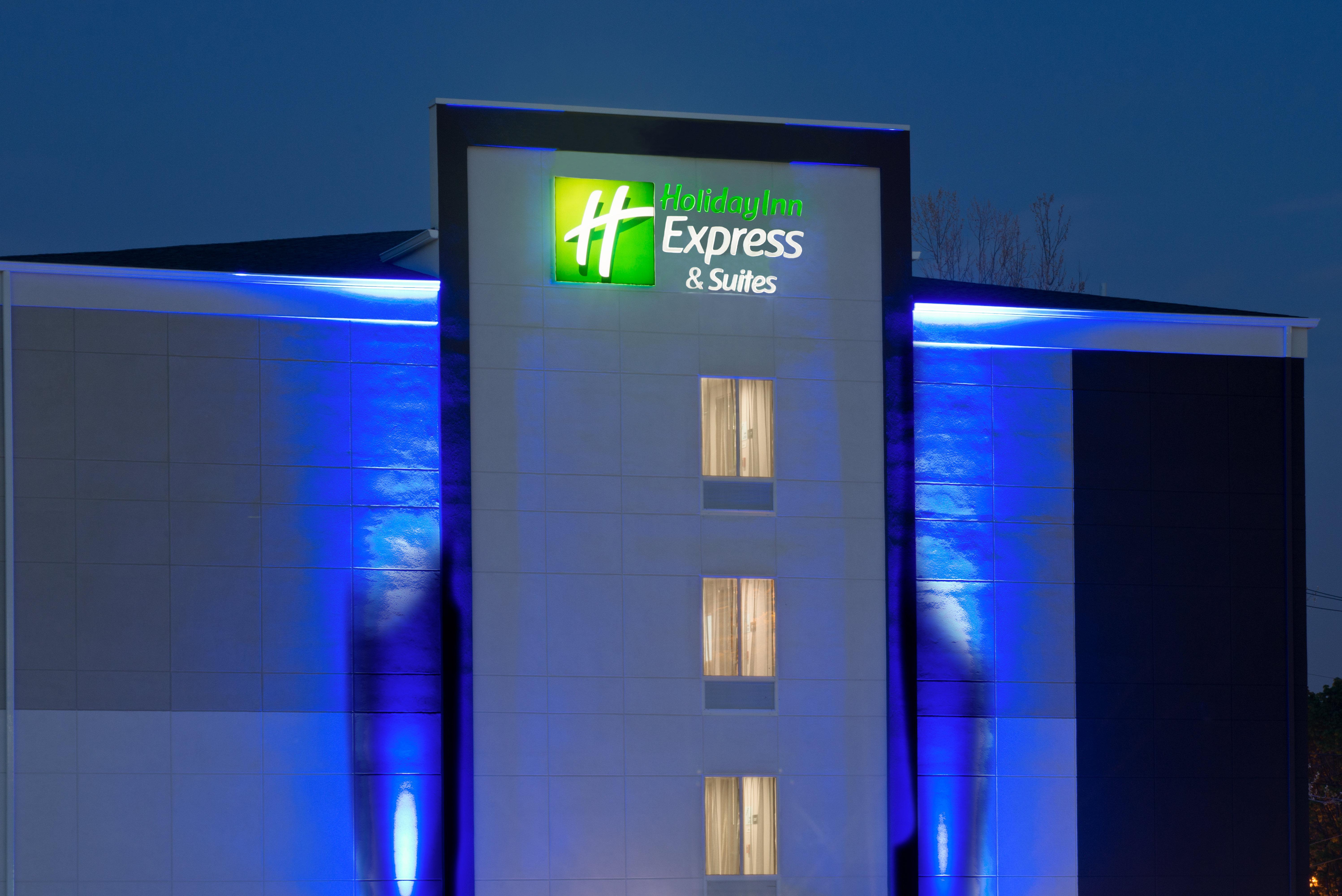 Holiday Inn Express & Suites New Cumberland By Ihg Exterior photo